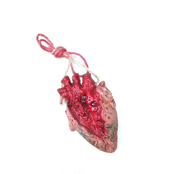 Сердце кровавое на веревке, 14*8*7,5 см /Сф