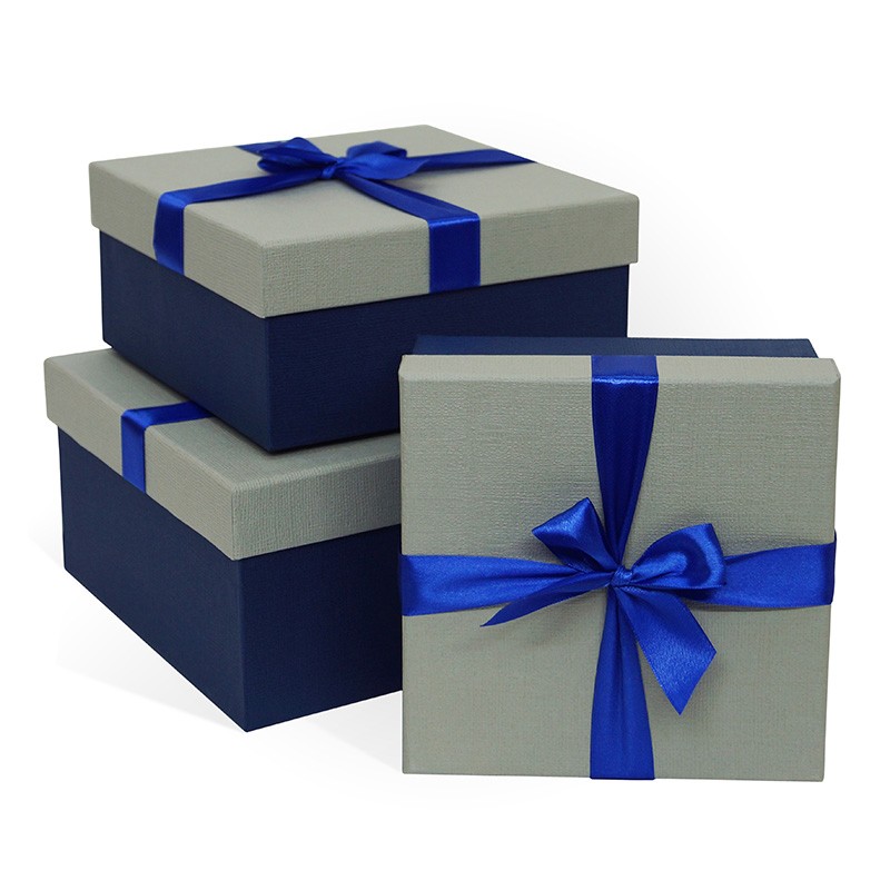 Набор подарочных коробок 3в1 с бантом Рогожка 210*210*110 (Квадрат, светло-серый, синяя лента)